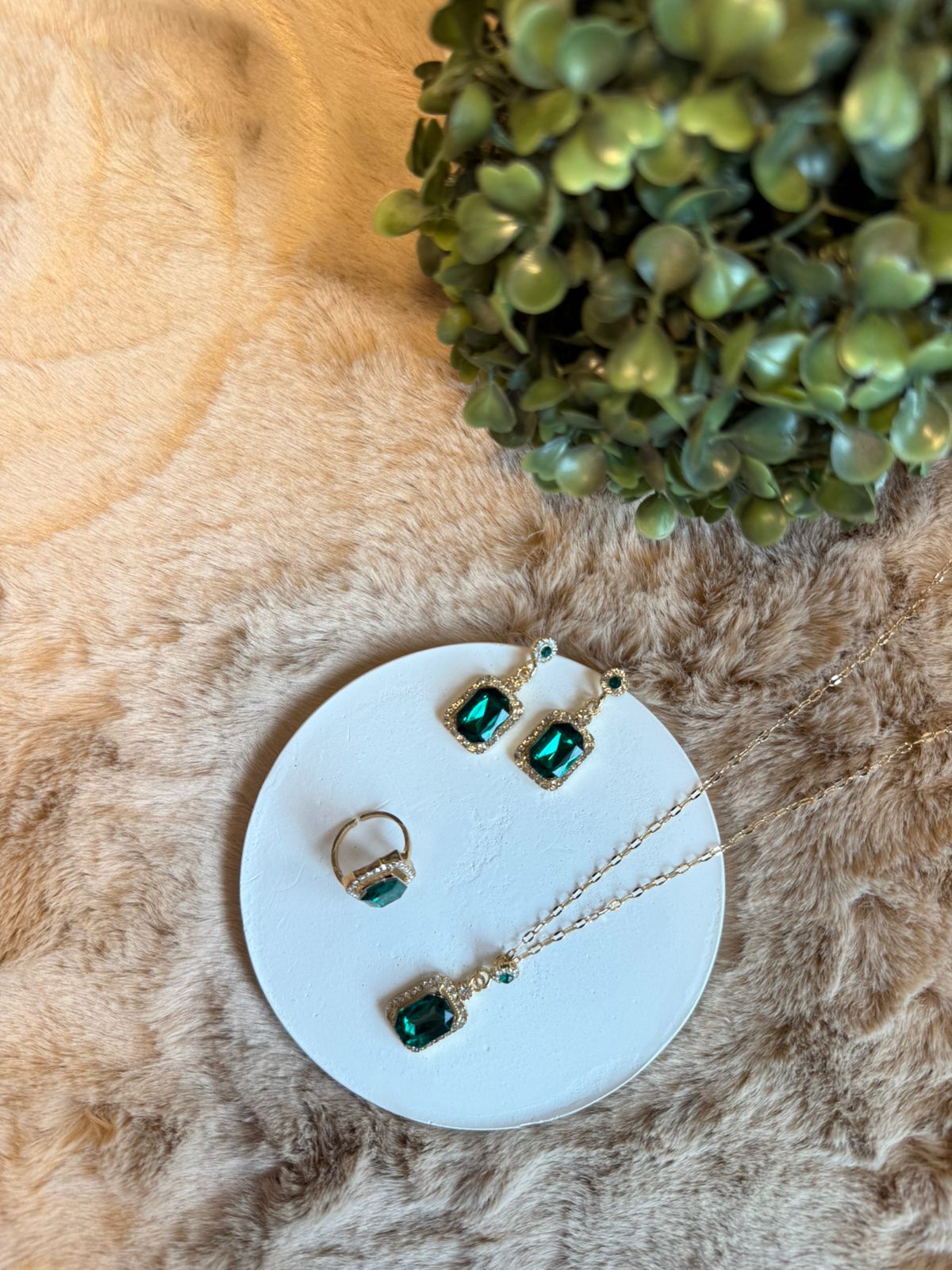 Emerald Elegance Jewelry Set - Image 3